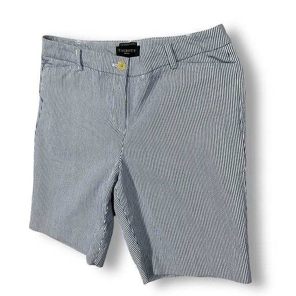 Talbots The Perfect Short Sz 10P Striped Blue Coastal Resort Nautical Travel - Picture 2 of 7